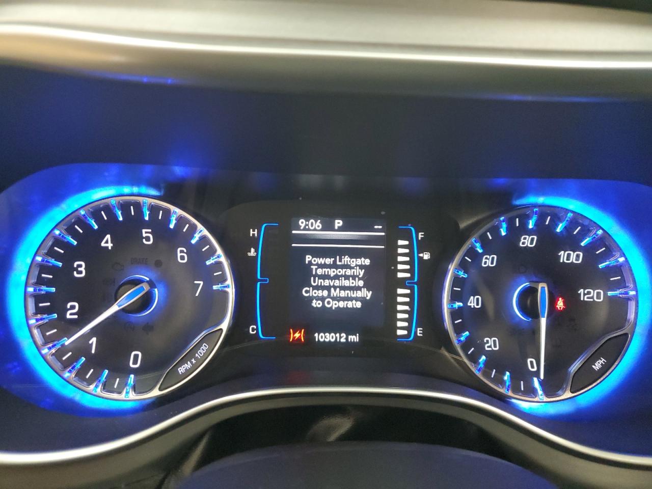 2018 Chrysler Pacifica - Image 9