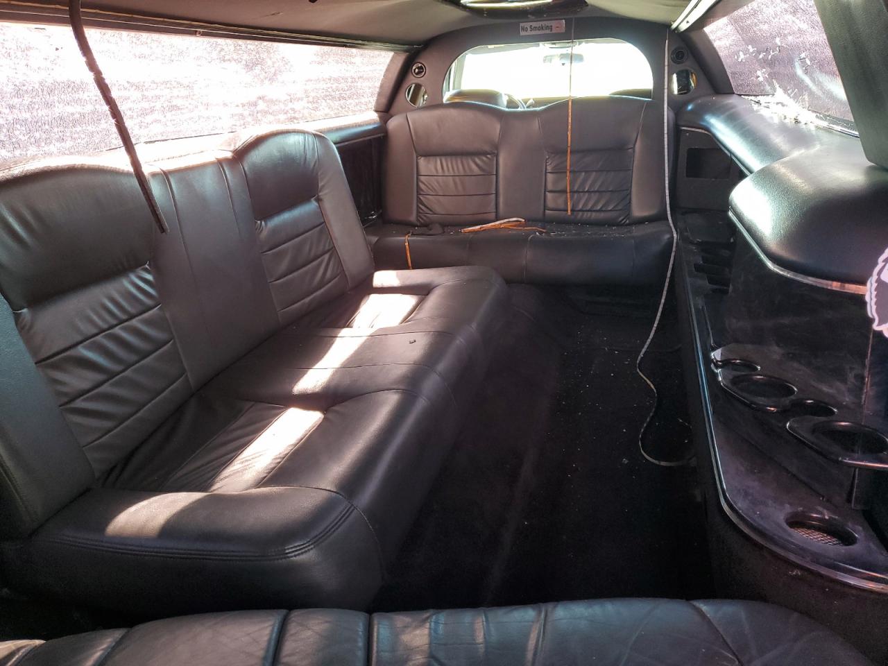 2001 Lincoln Town Car - Image 10
