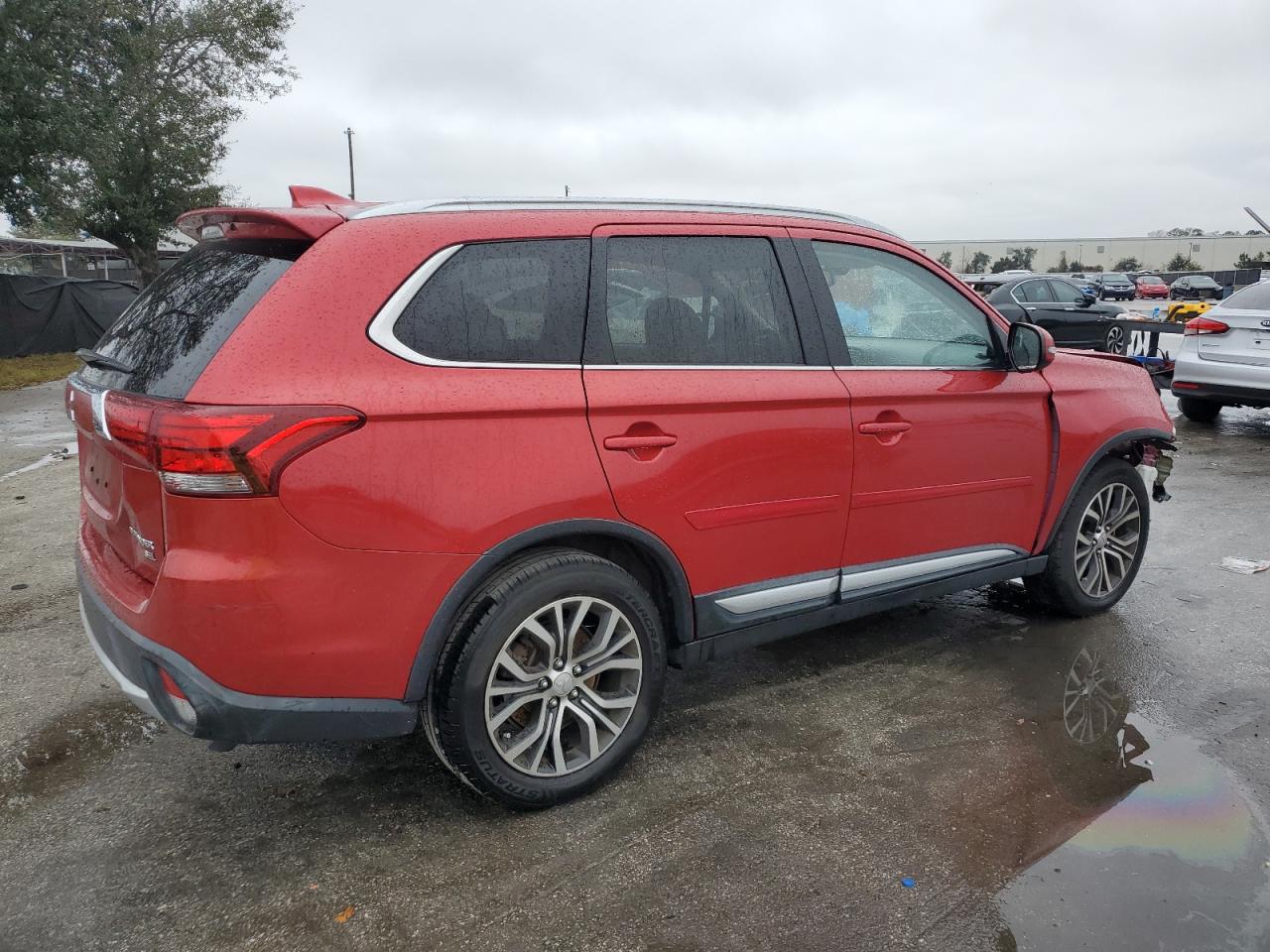 2018 Mitsubishi Outlander - Image 3