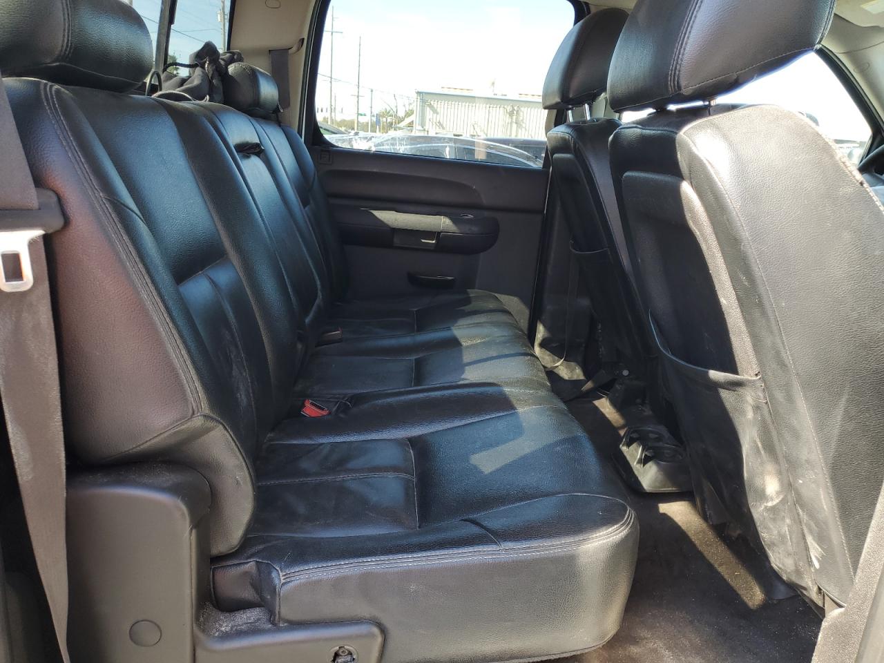 2013 Chevrolet Silverado - Image 11
