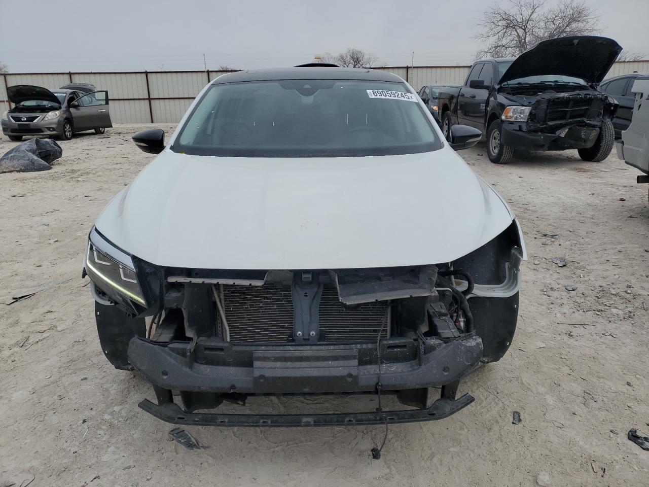 2022 Volkswagen Passat - Image 5