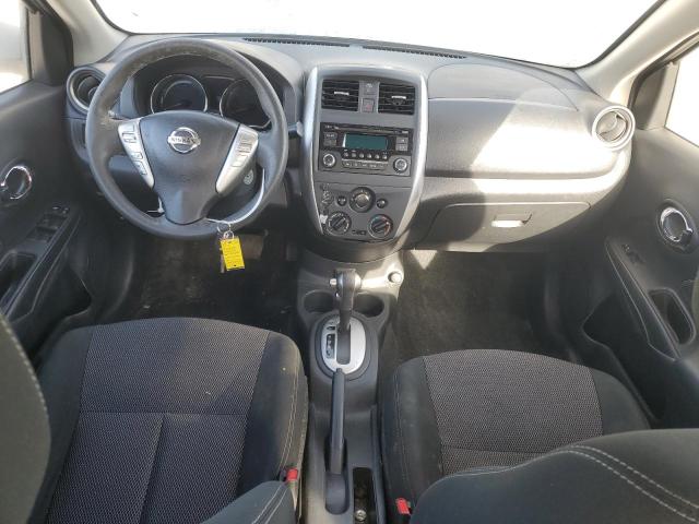  NISSAN VERSA 2018 Srebrny