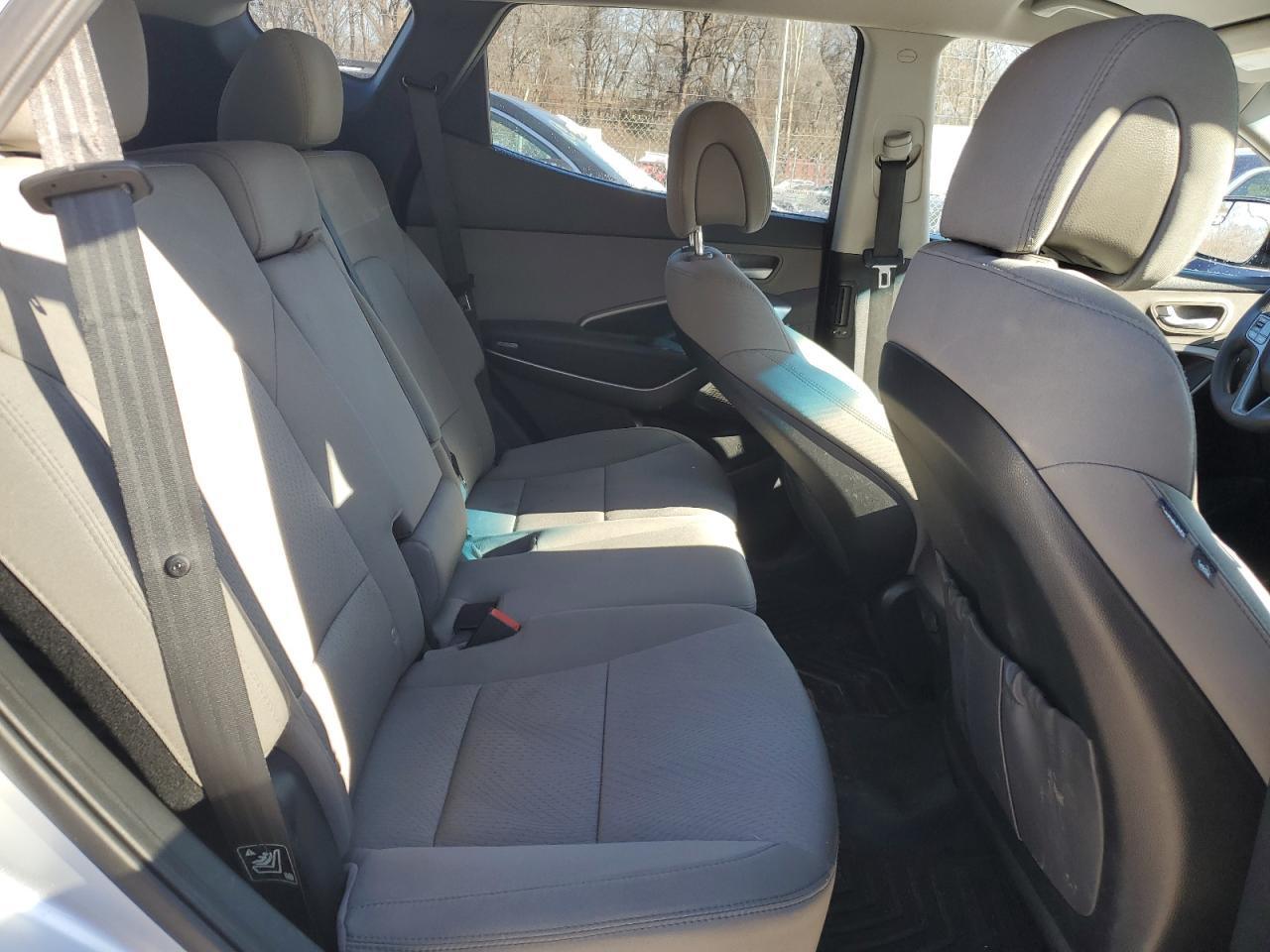 2015 Hyundai Santa Fe - Image 11