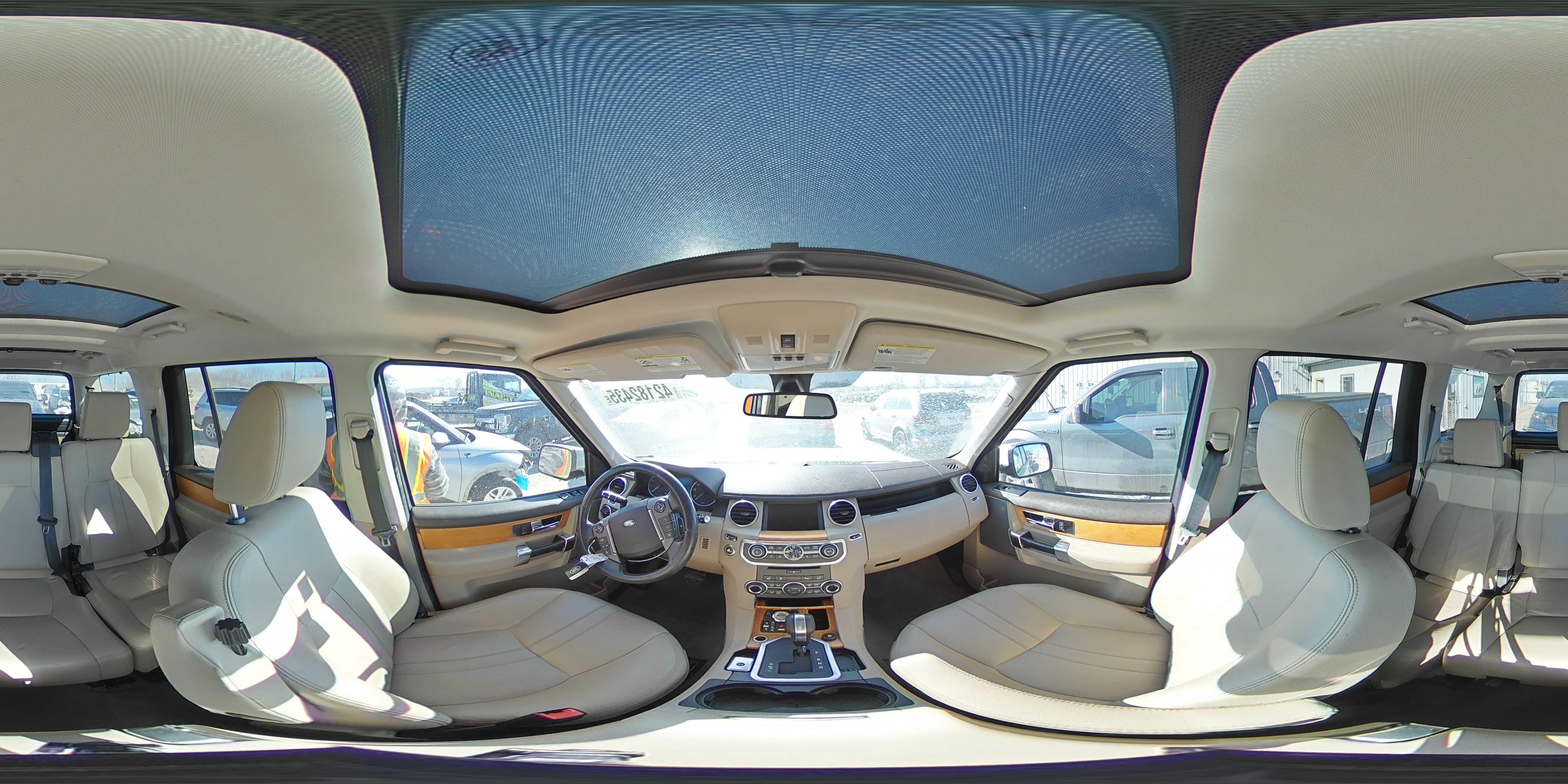 2013 Land Rover LR4 - Image 15