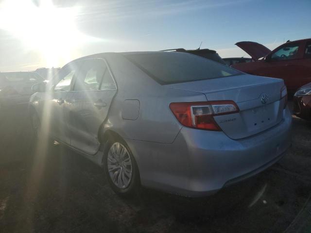 Sedans TOYOTA CAMRY 2012 Srebrny