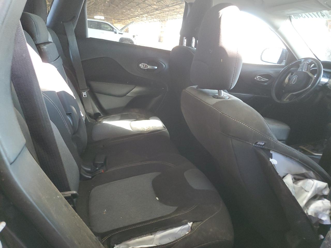 2014 Jeep Cherokee Latitude VIN: 1C4PJLCB3EW186812 Lot: 41777345