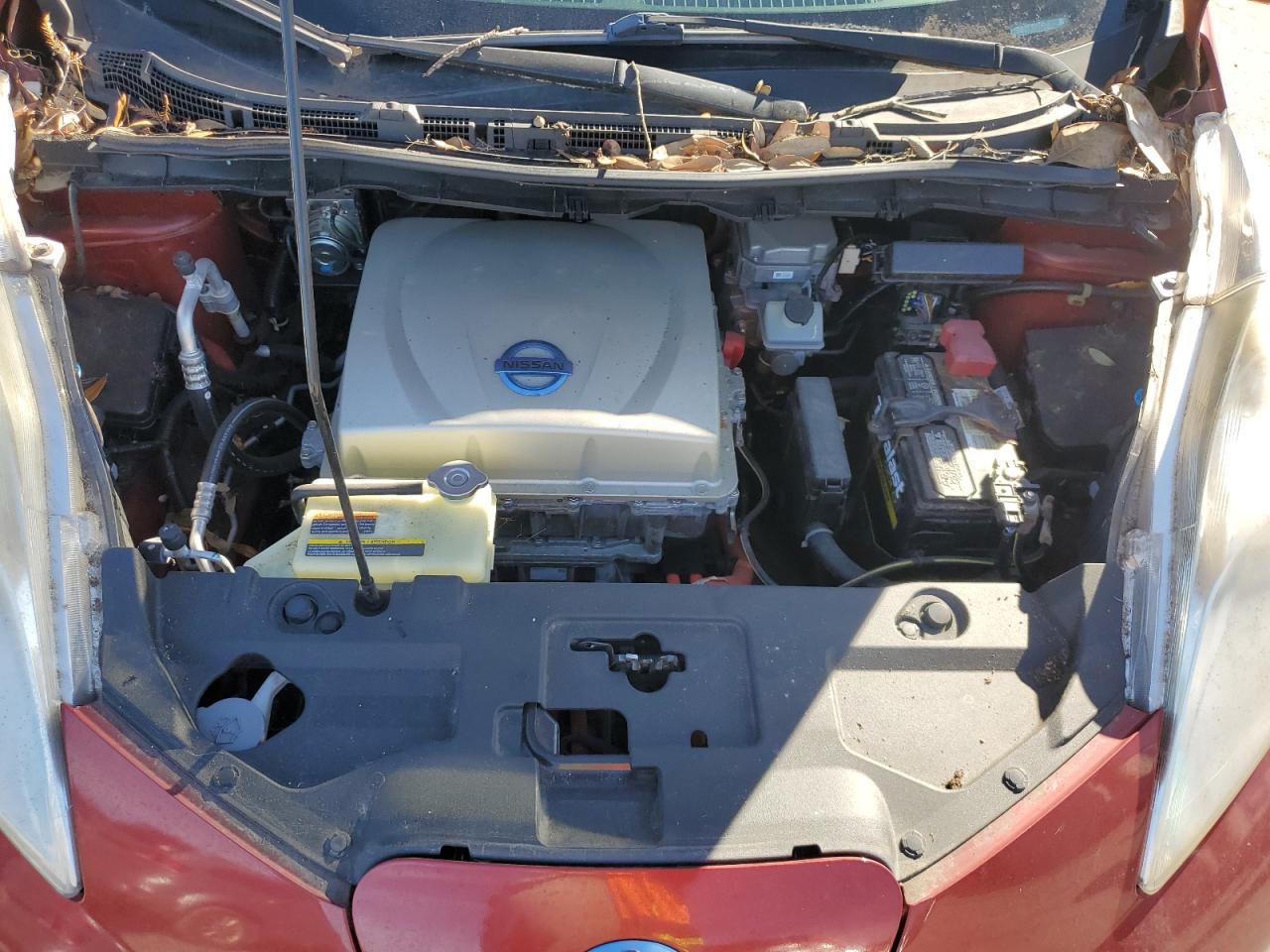 2015 Nissan Leaf - Image 11