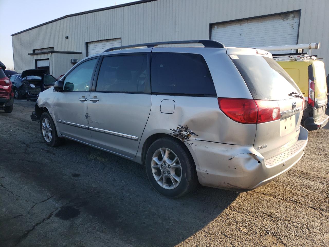 2006 Toyota Sienna - Image 2