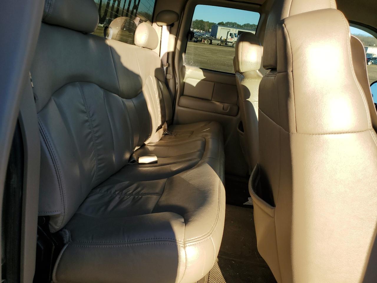 2001 Chevrolet Silverado - Image 11
