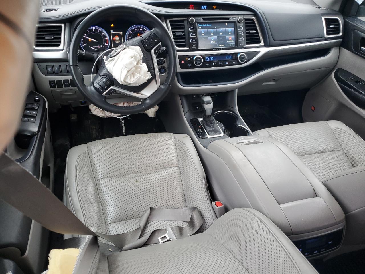 2017 Toyota Highlander - Image 8