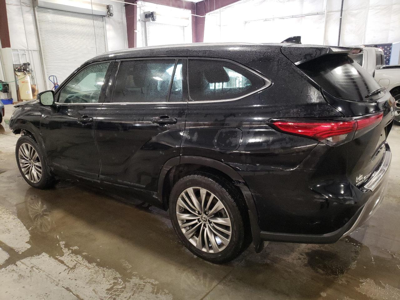2021 Toyota Highlander - Image 2