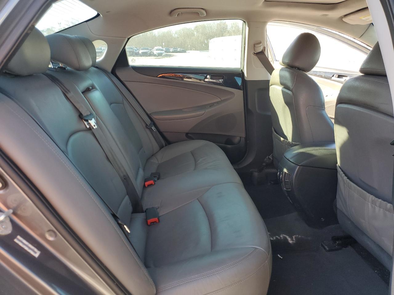 2011 Hyundai Sonata - Image 11
