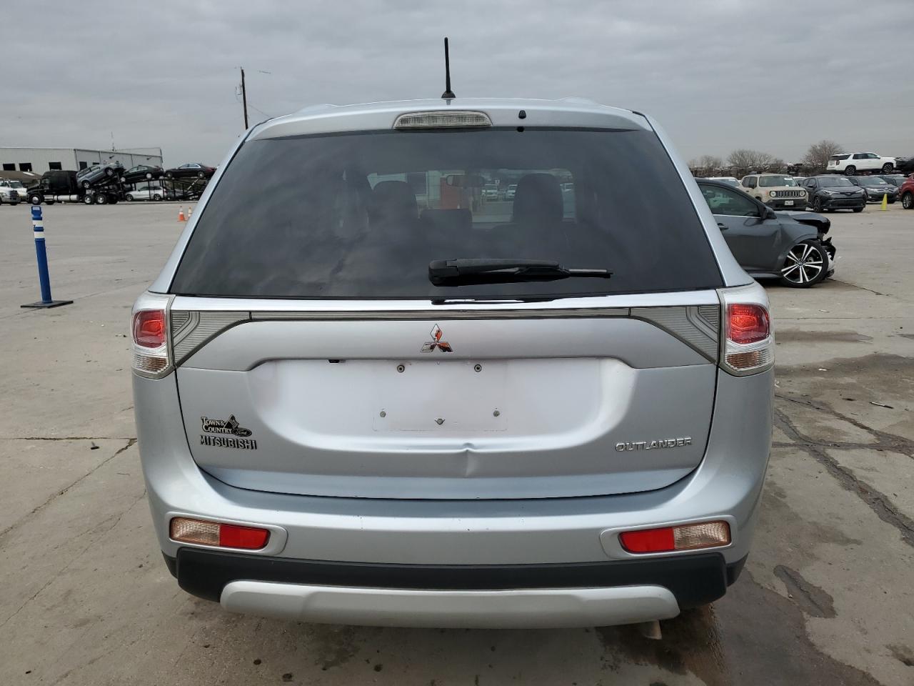 2015 Mitsubishi Outlander - Image 6