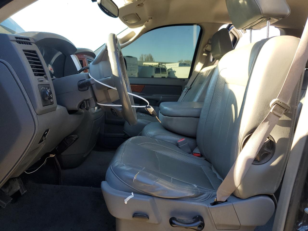 2007 Dodge RAM - Image 7
