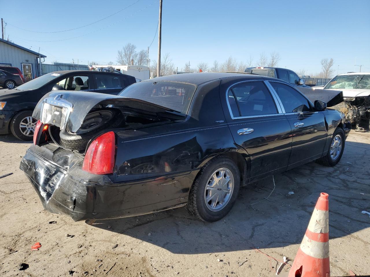 1998 Lincoln Town Car - Image 3