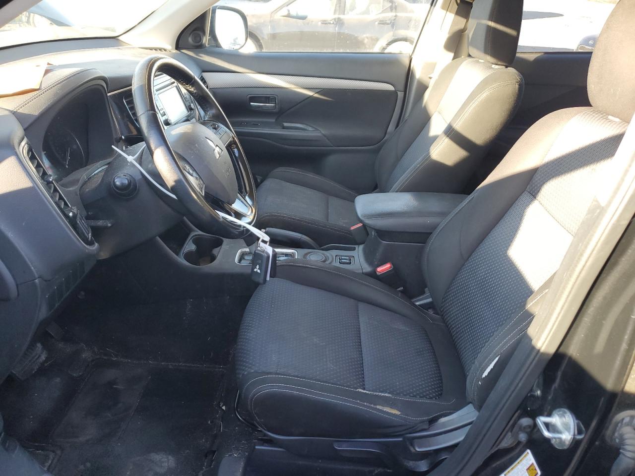 2016 Mitsubishi Outlander - Image 7