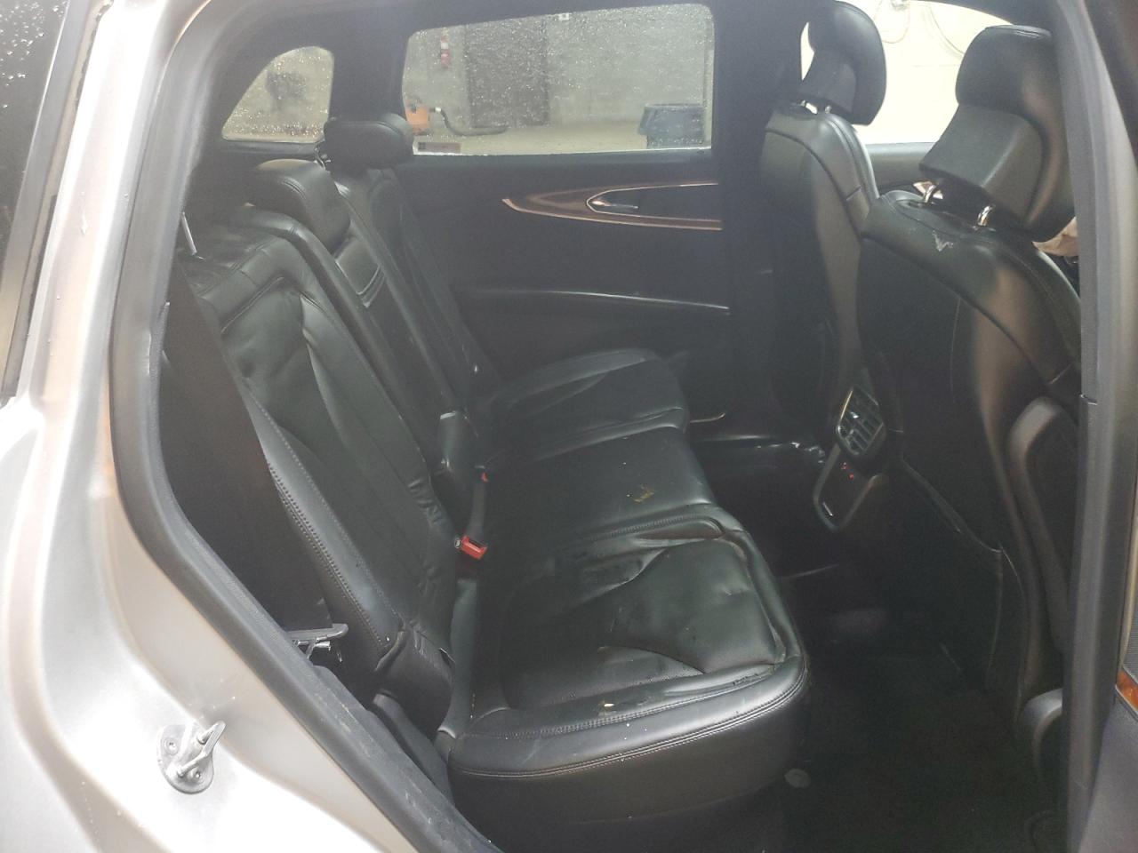 2016 Lincoln MKX - Image 11