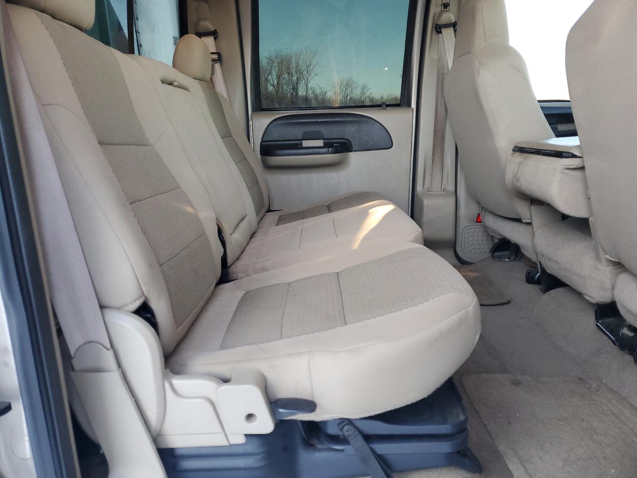 2006 Ford F350 - Image 10