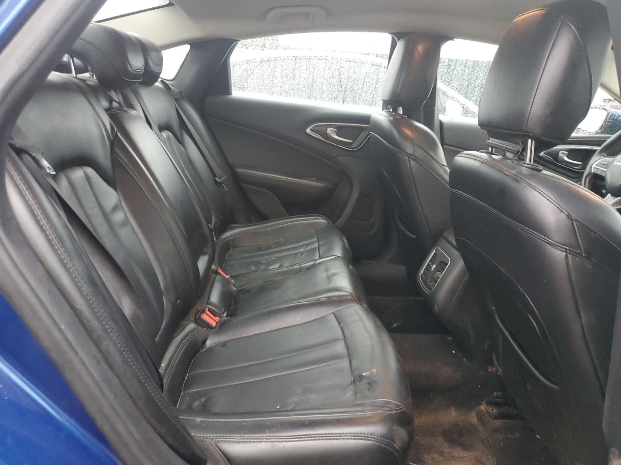 2017 Chrysler 200 - Image 10