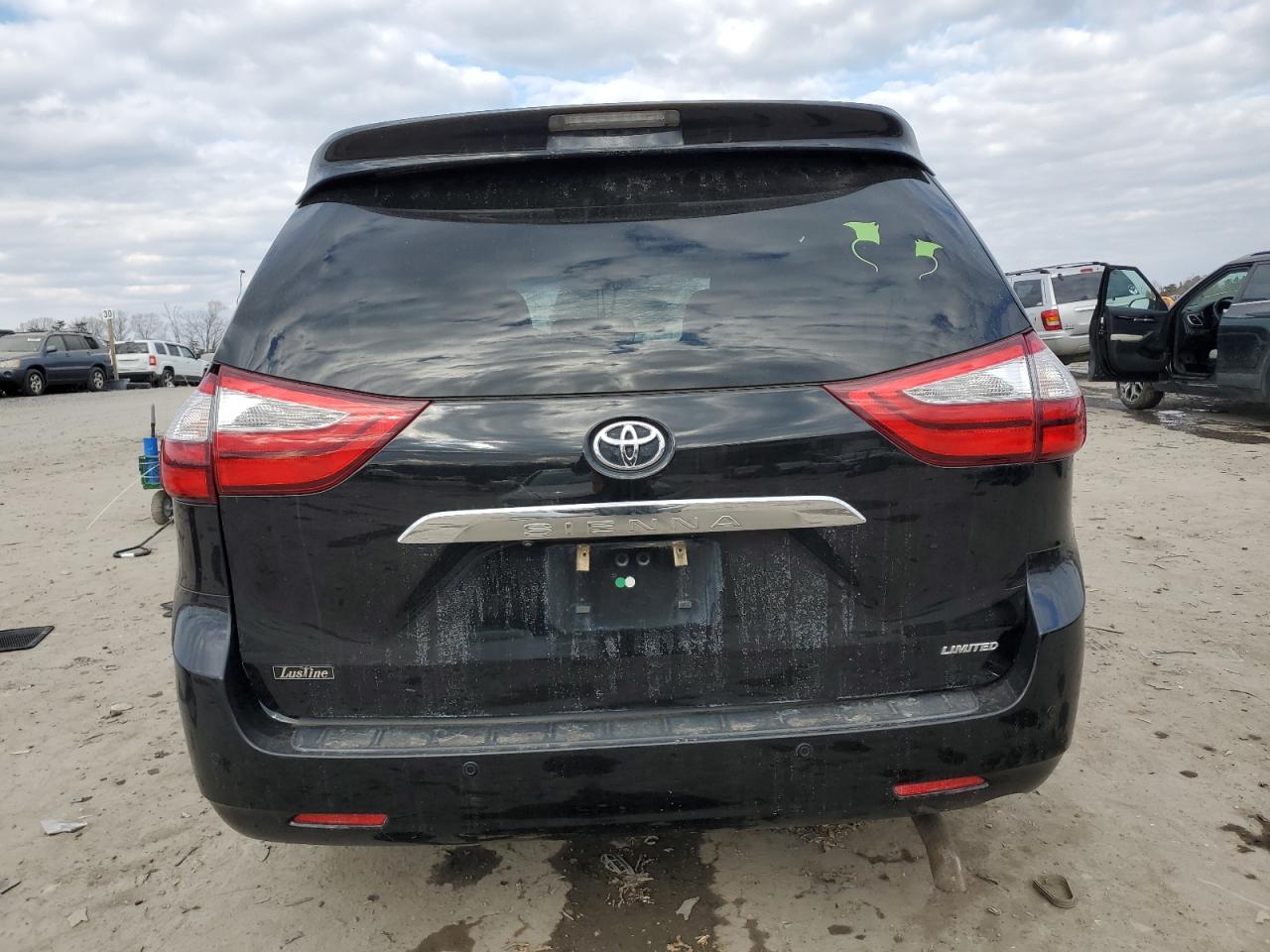2017 Toyota Sienna - Image 6