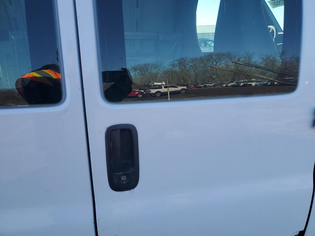 2009 Chevrolet Express - Image 11