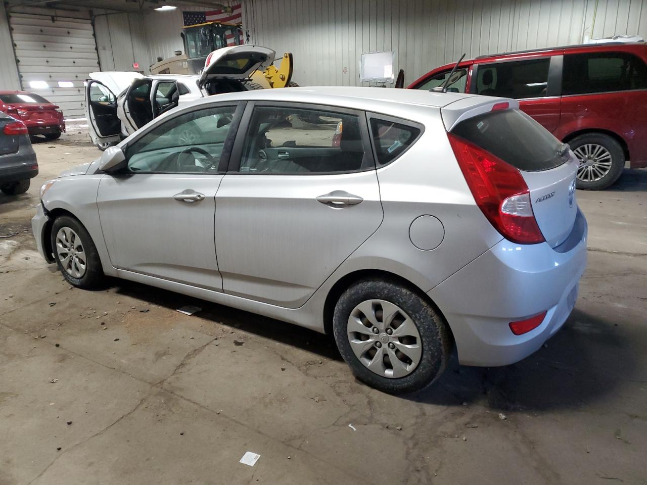 VIN KMHCT5AE3HU335586 2017 HYUNDAI ACCENT no.2