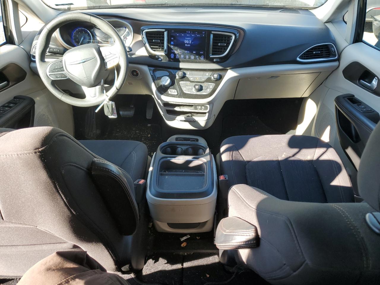 2017 Chrysler Pacifica - Image 8