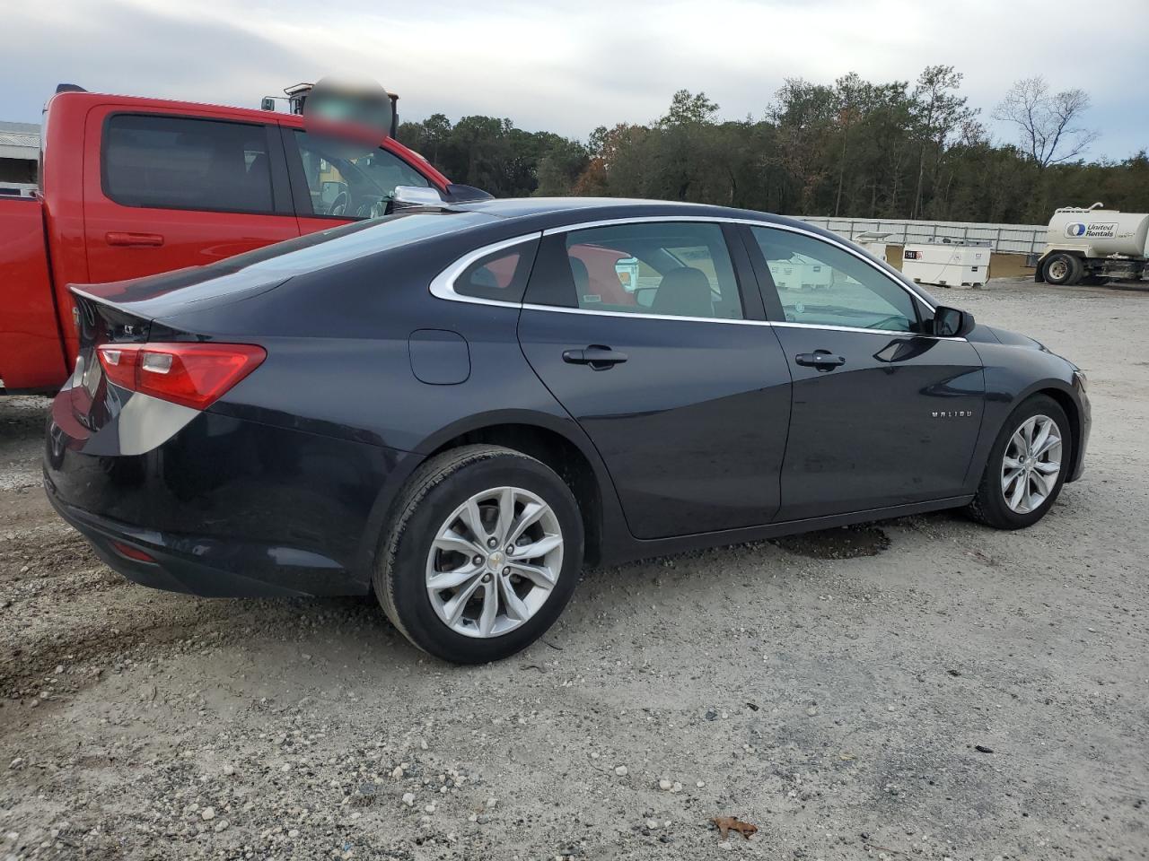 2023 Chevrolet Malibu - Image 3