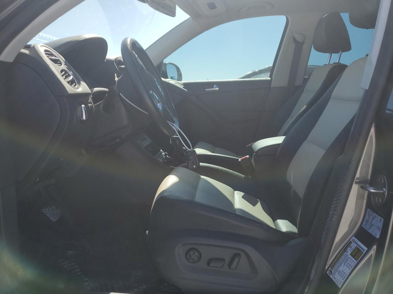 2016 Volkswagen Tiguan S VIN: WVGAV7AX4GW592032 Lot: 87923005