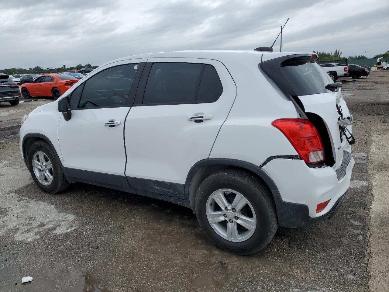 2020 Chevrolet Trax - Image 2