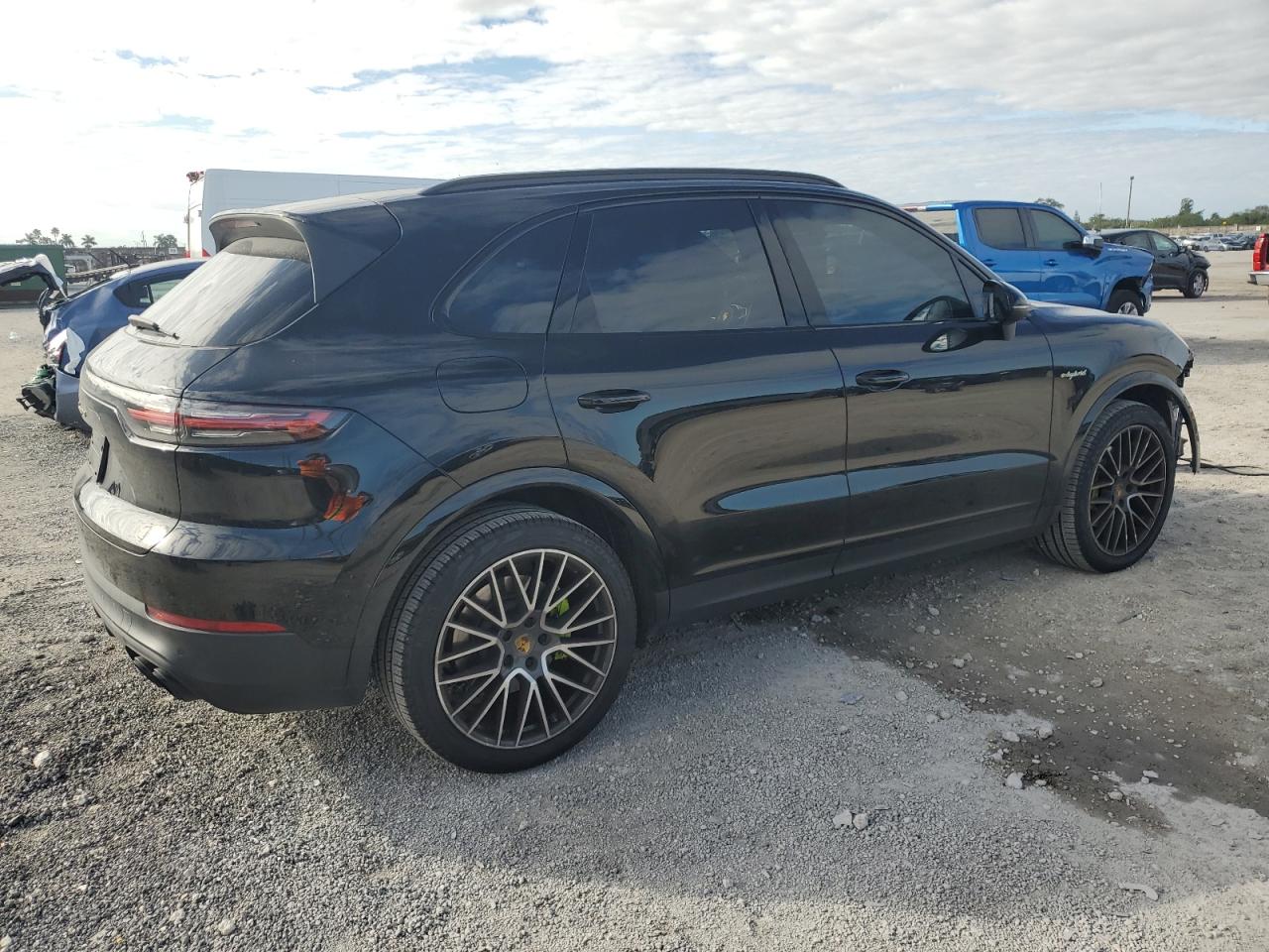 2020 Porsche Cayenne - Image 3