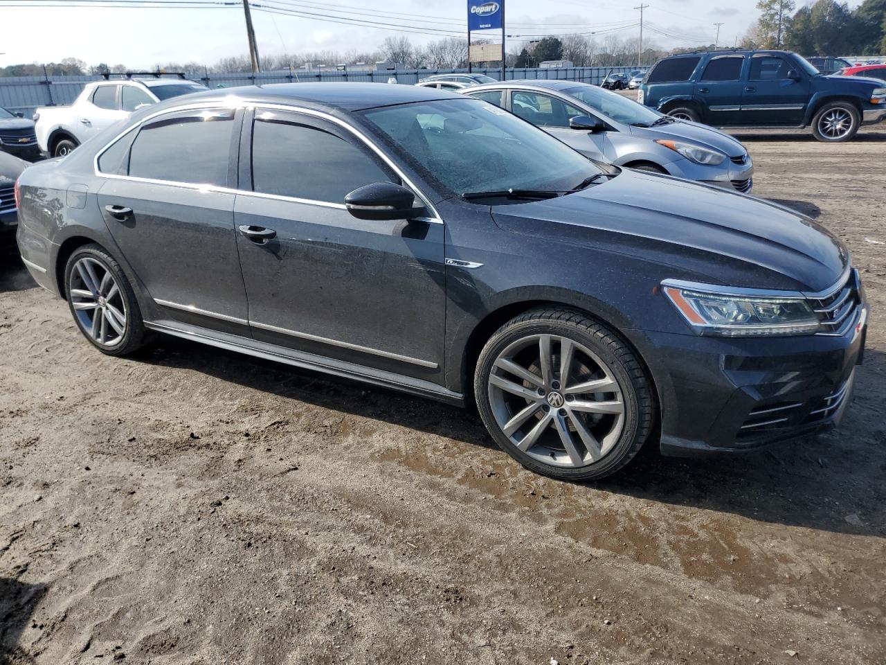 2017 Volkswagen Passat - Image 4