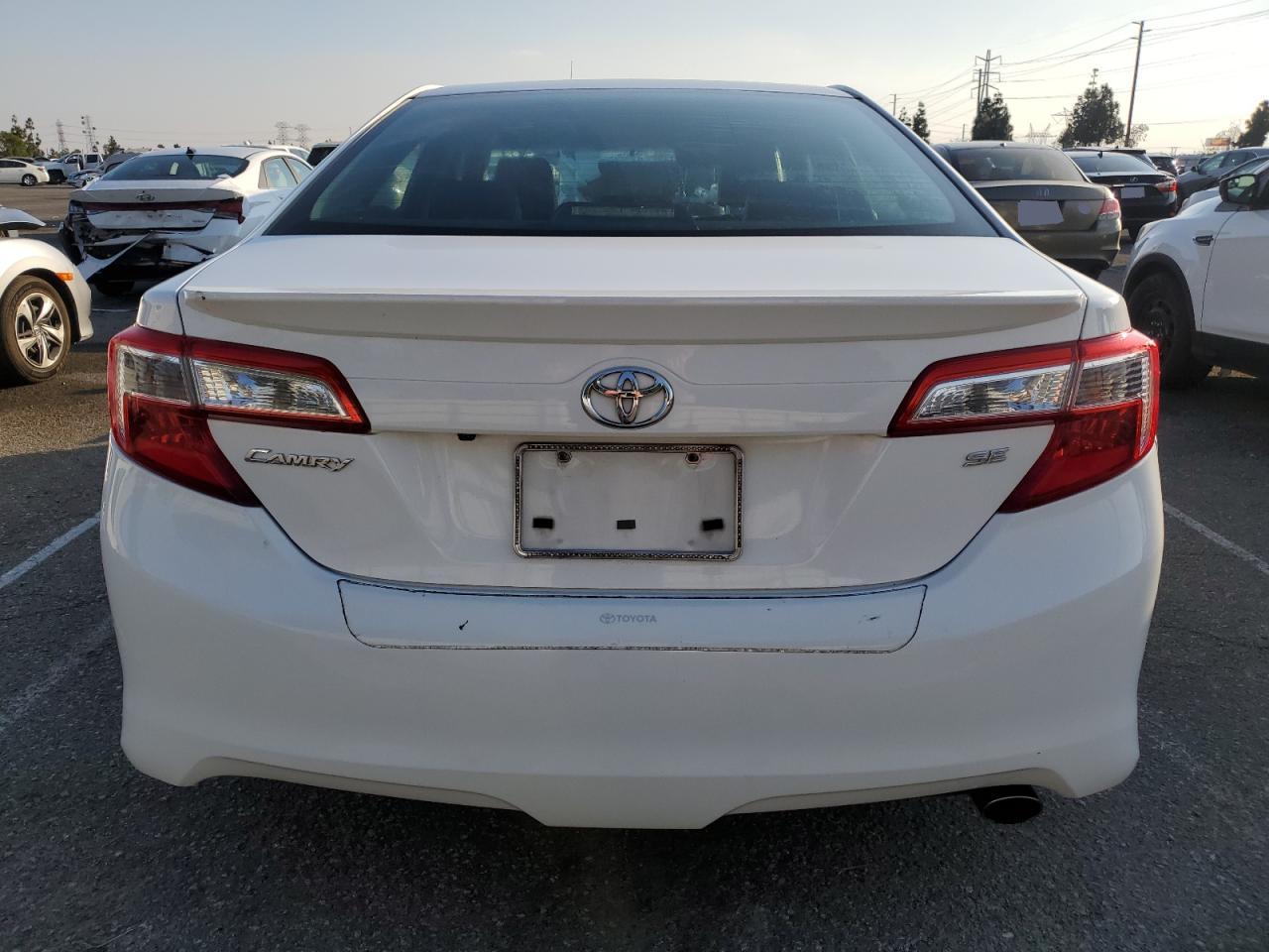 2014 Toyota Camry - Image 6