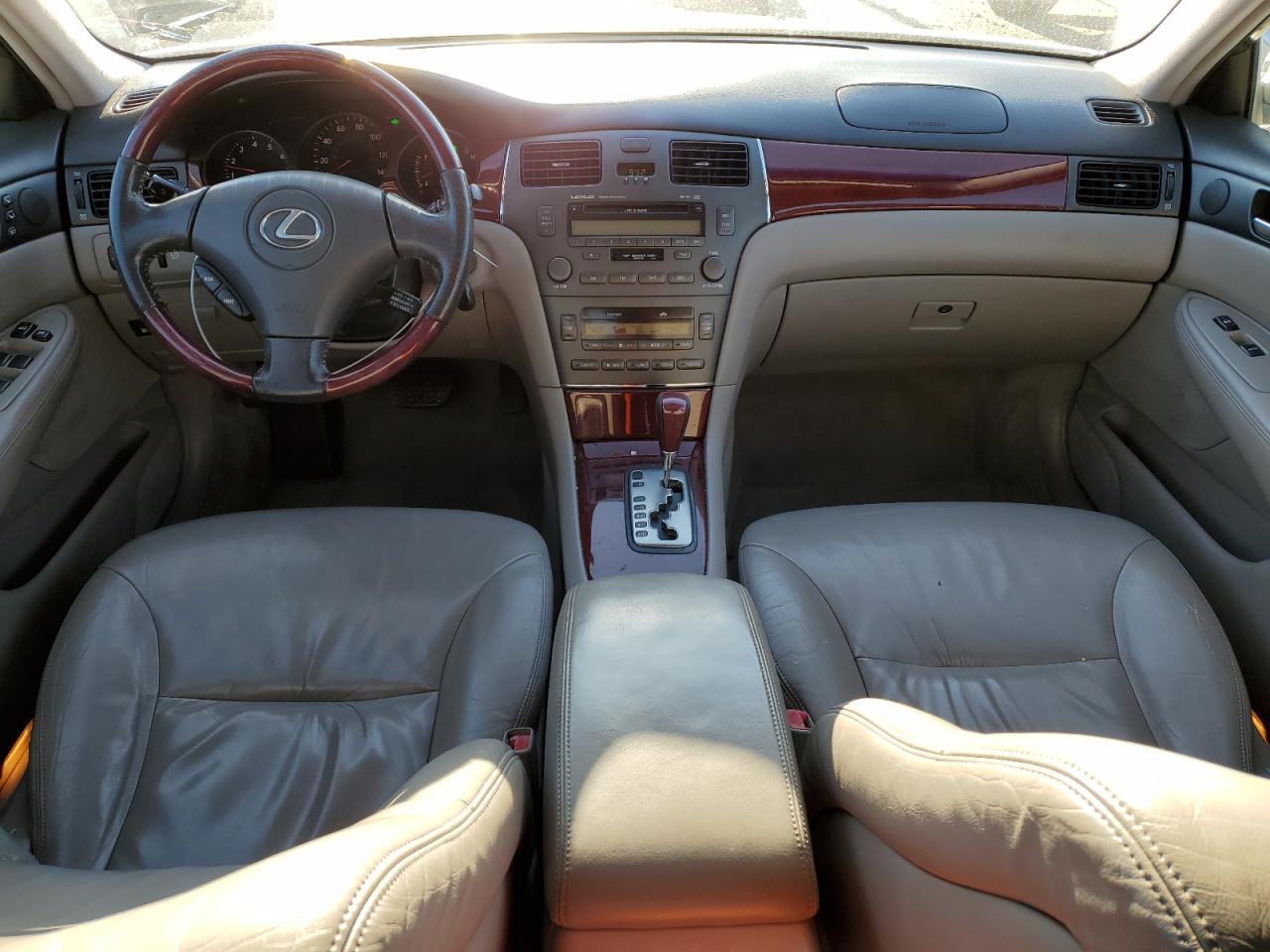 2002 Lexus ES - Image 8