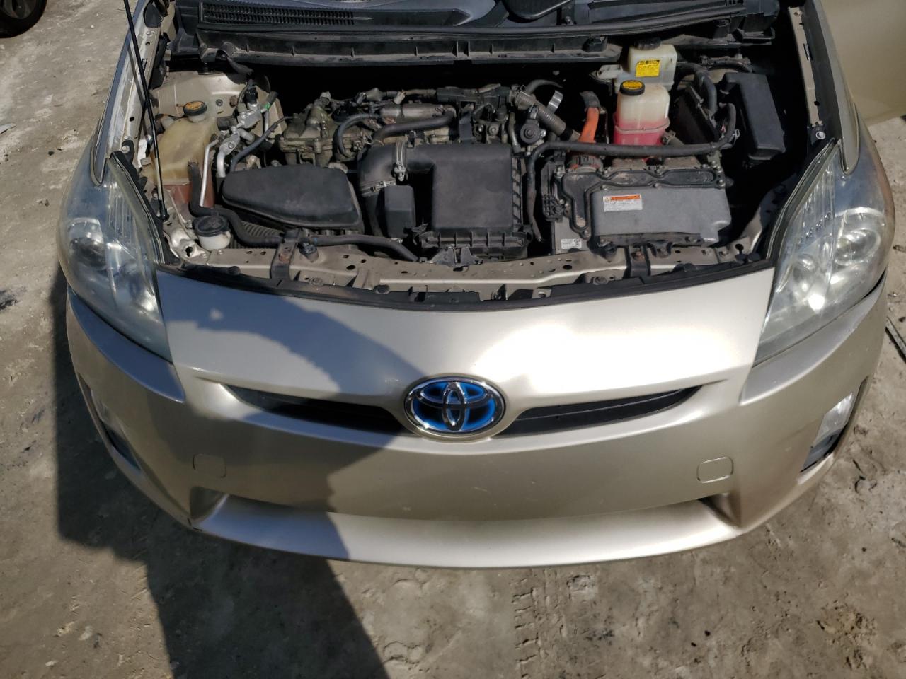 2010 Toyota Prius - Image 11