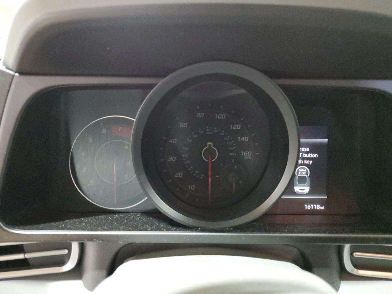 2022 Hyundai Elantra - Image 9