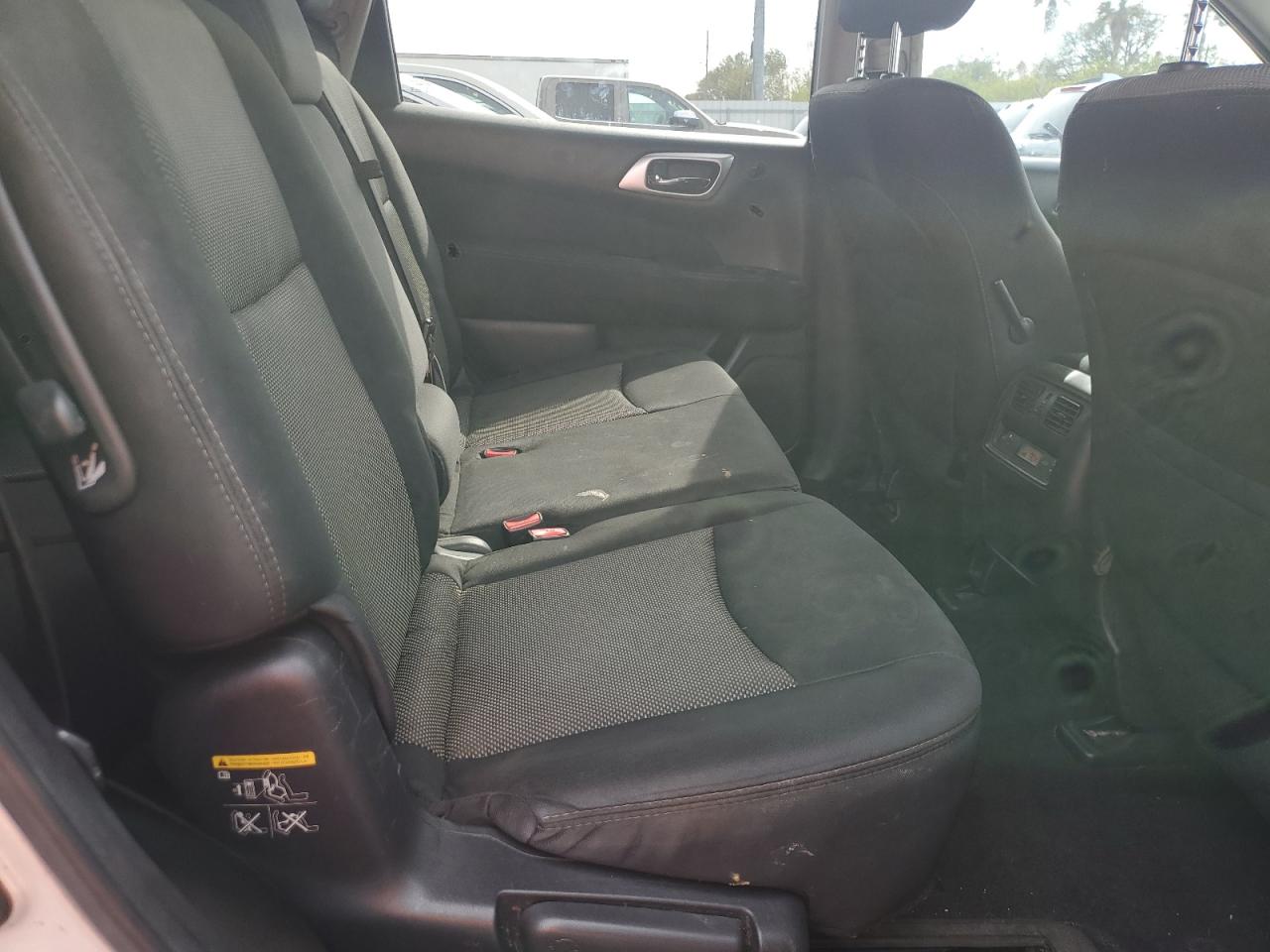 2017 Nissan Pathfinder - Image 11