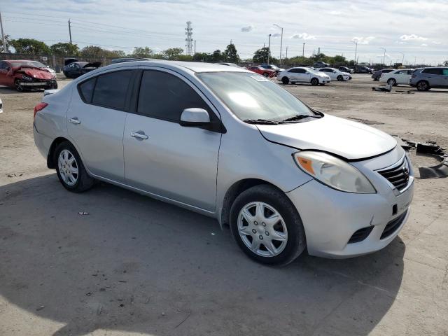  NISSAN VERSA 2014 Srebrny