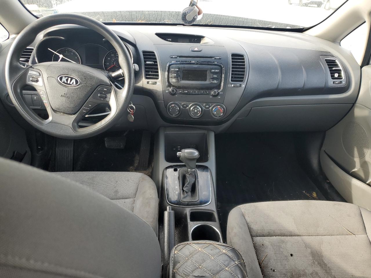 2017 Kia Forte - Image 8