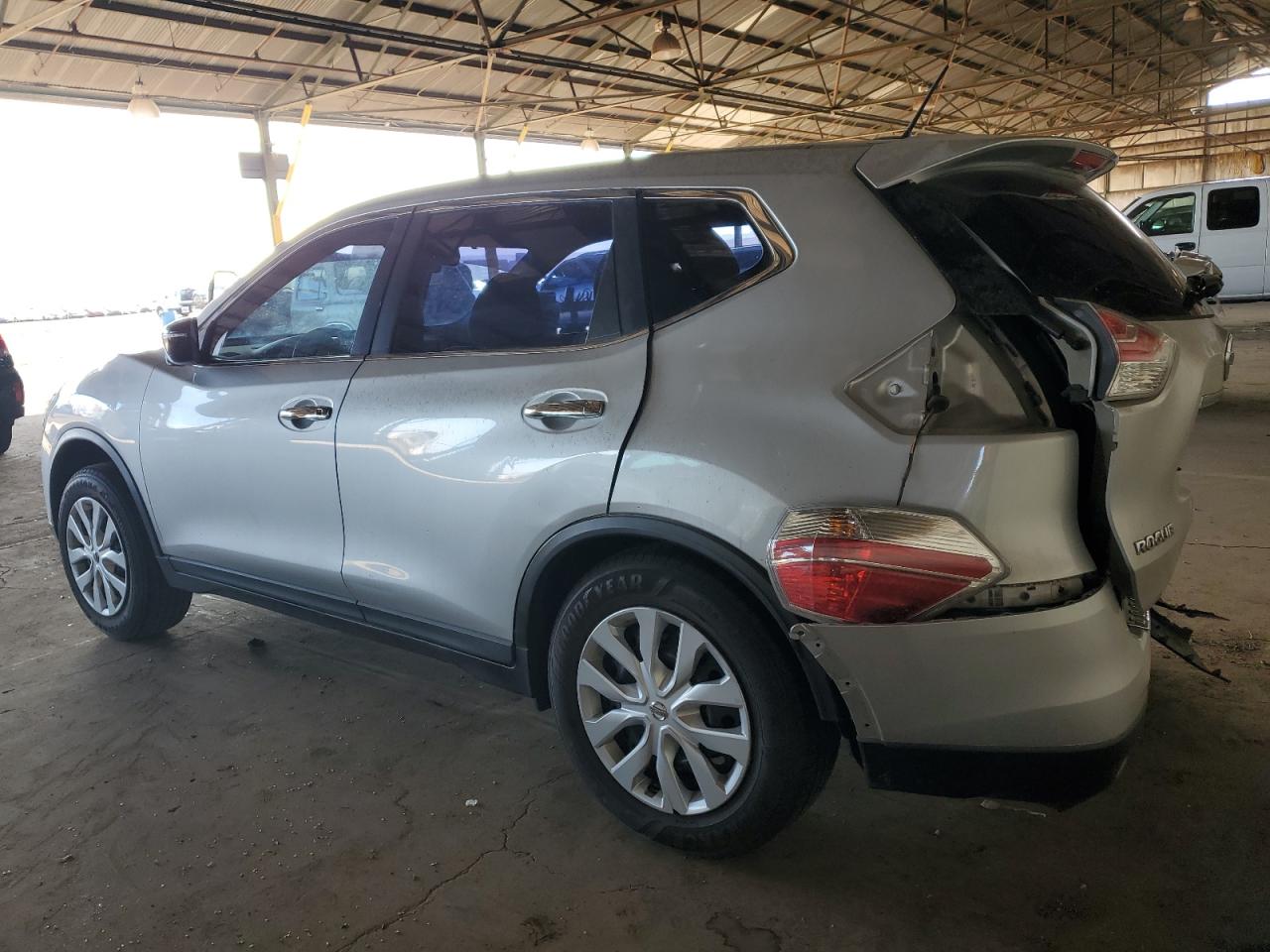 2015 Nissan Rogue - Image 2