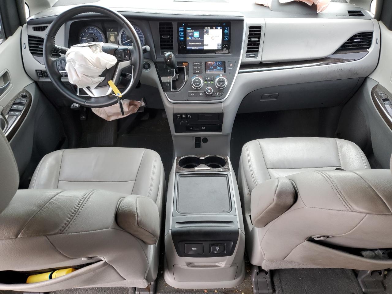 2015 Toyota Sienna - Image 8