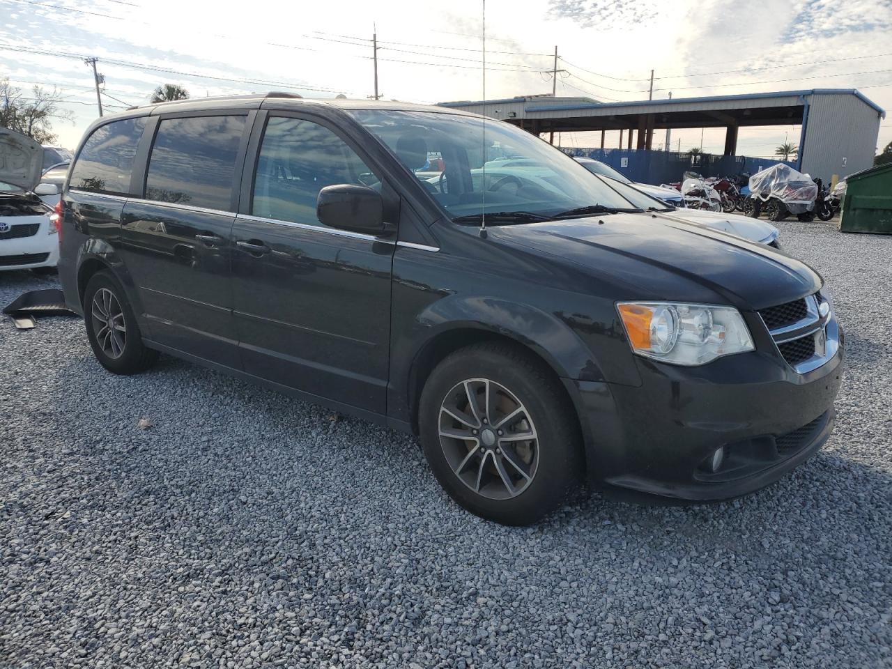 VIN 2C4RDGCG6HR700166 2017 DODGE CARAVAN no.4