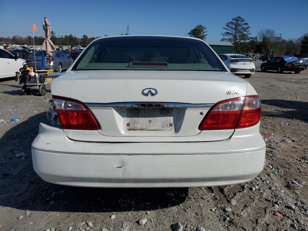2000 Infiniti I - Image 6