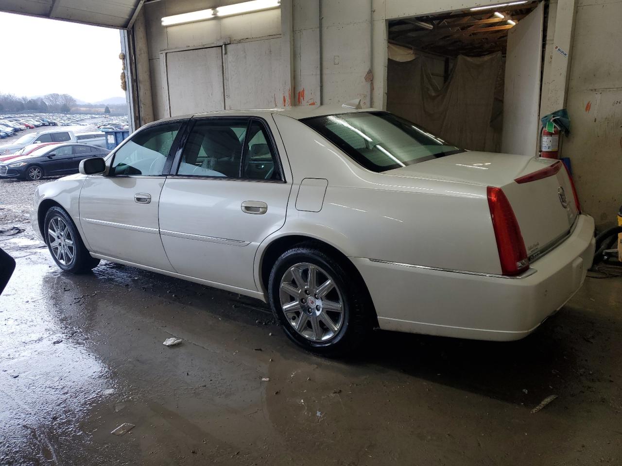 2011 Cadillac DTS - Image 2