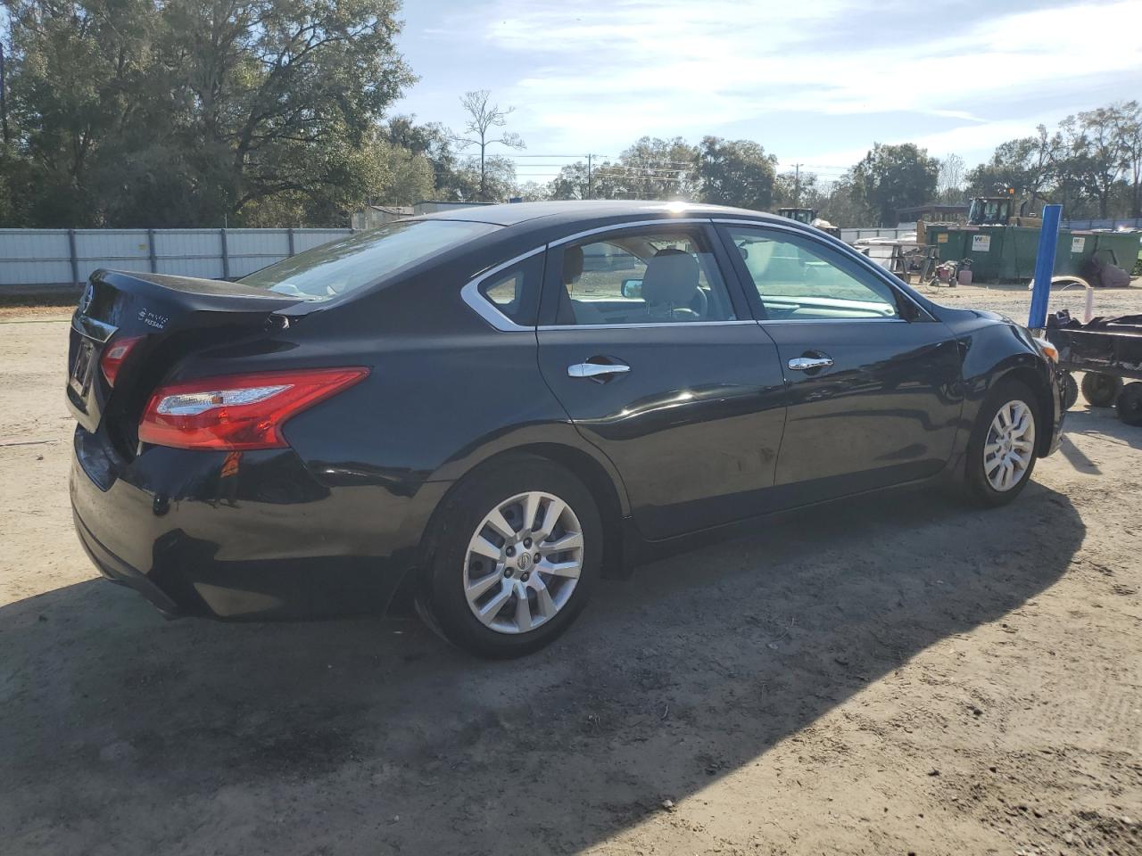 2016 Nissan Altima - Image 3