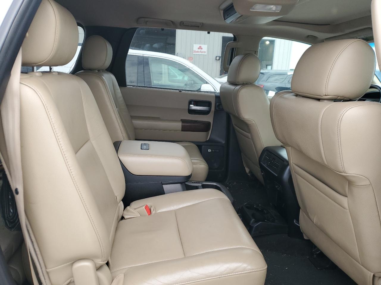 2013 Toyota Sequoia - Image 11