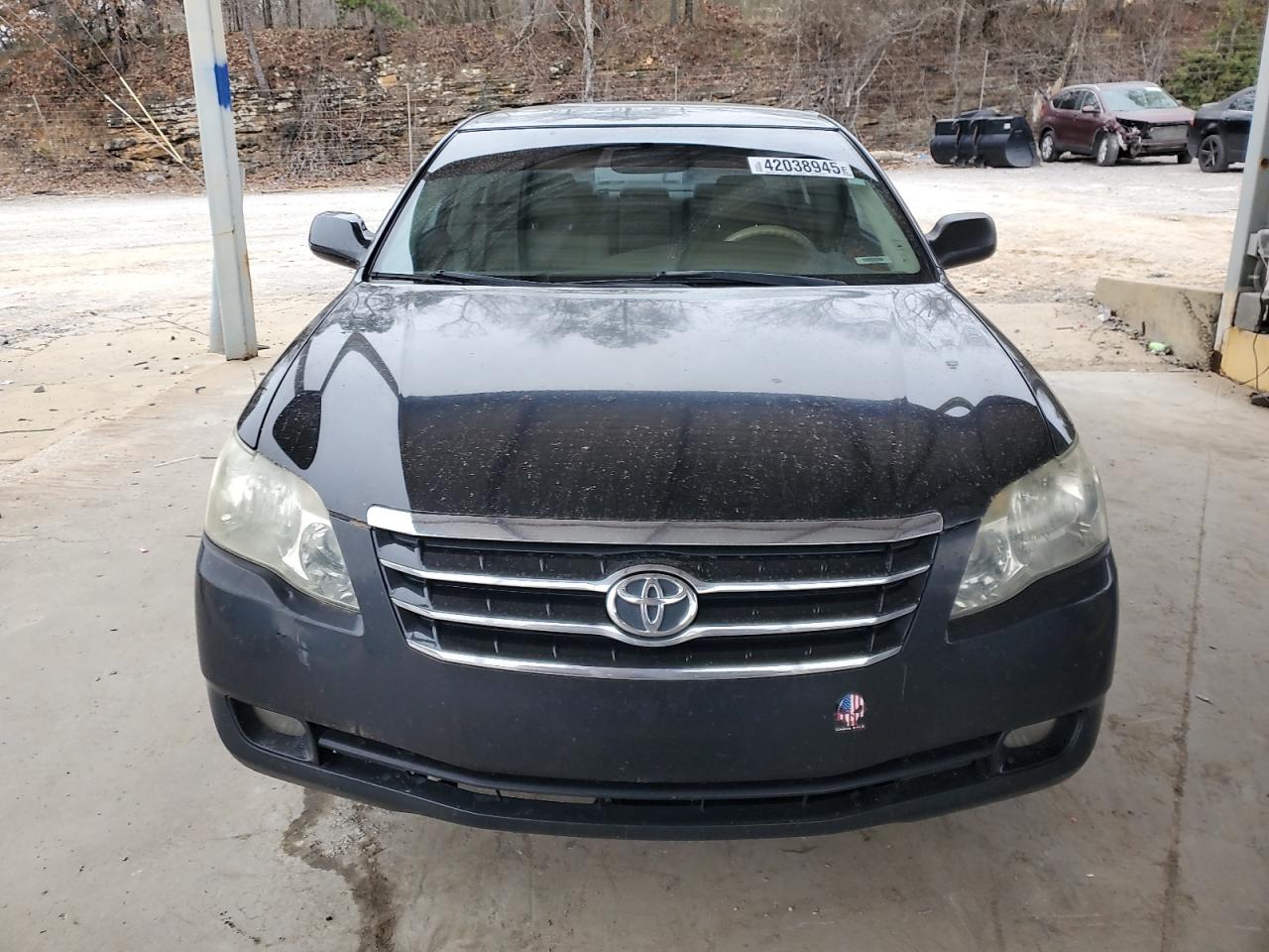 2005 Toyota Avalon - Image 5