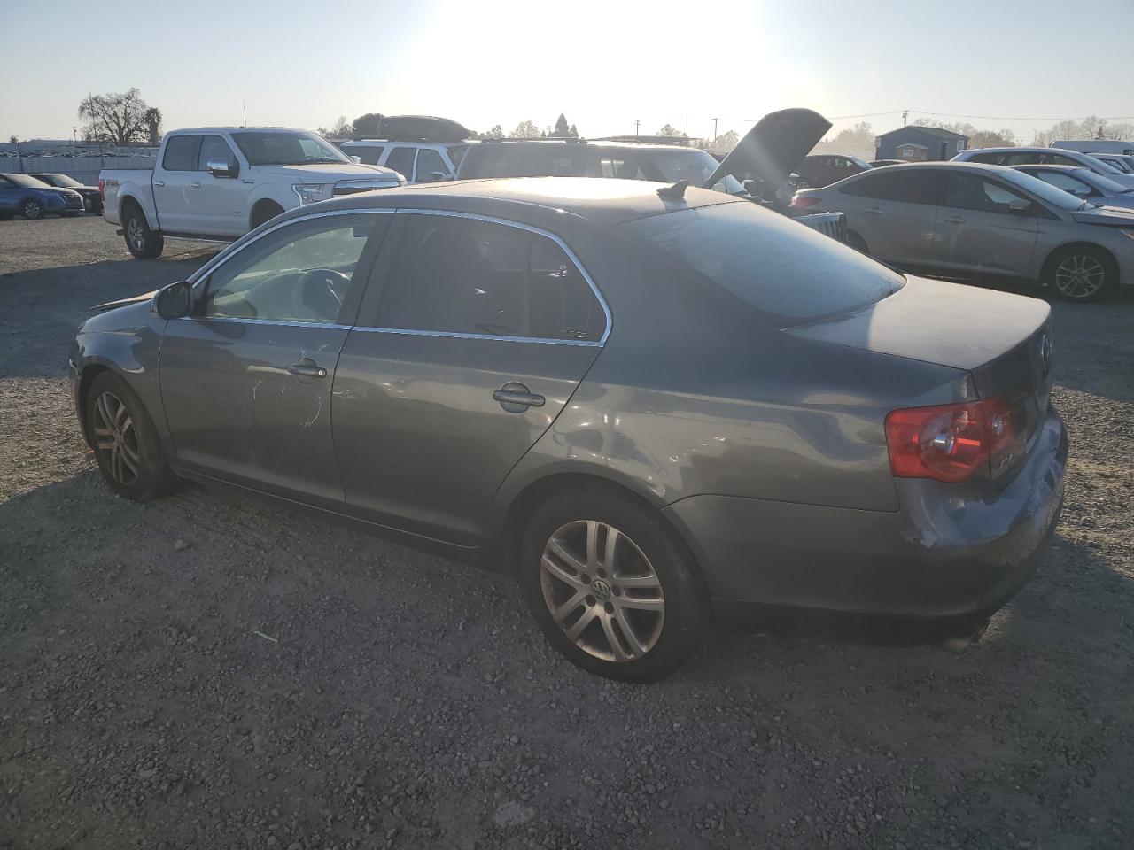2007 Volkswagen Jetta - Image 2