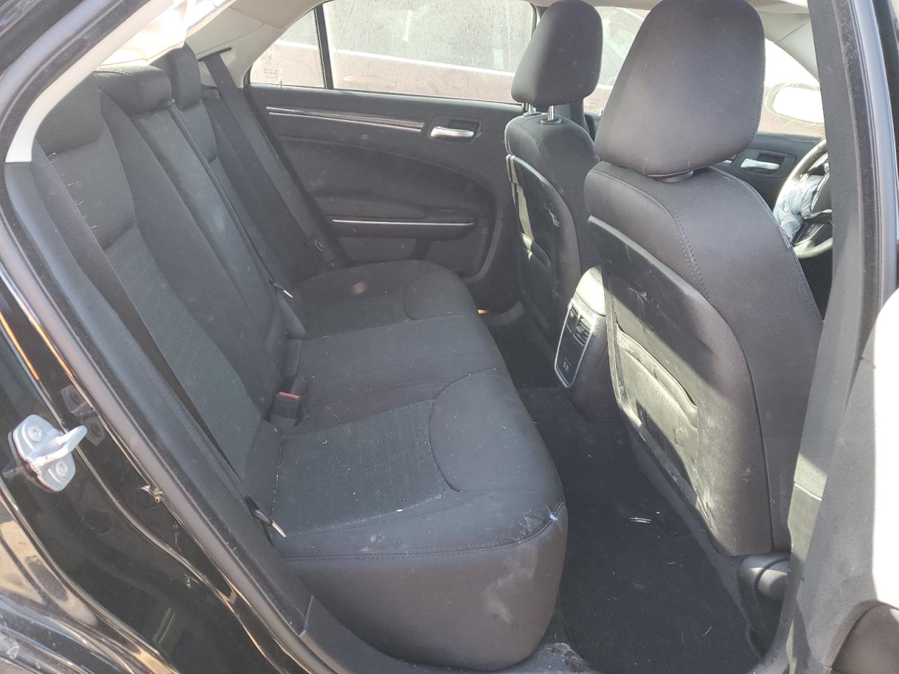 2019 Chrysler 300 - Image 10