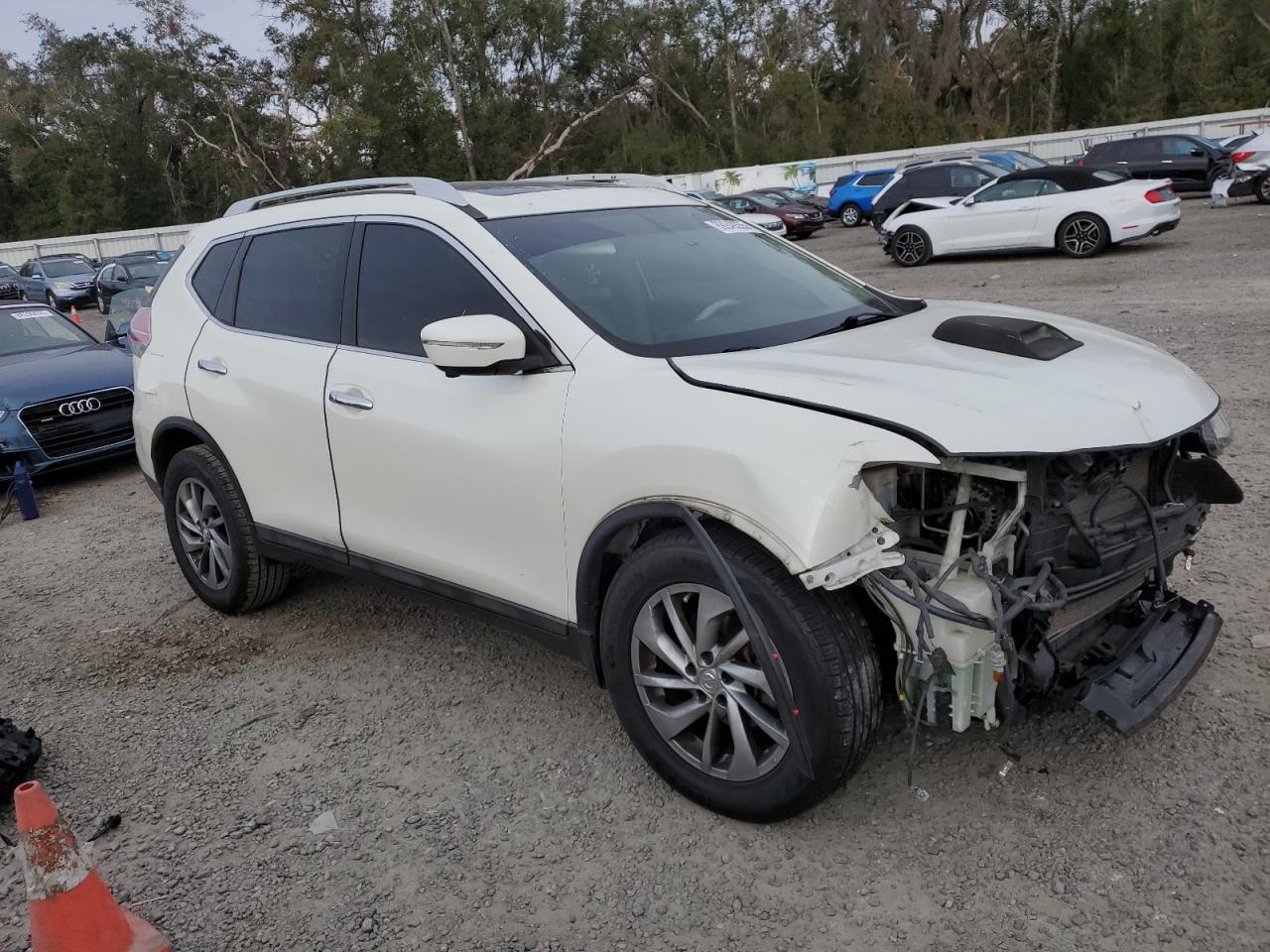 2015 Nissan Rogue - Image 4